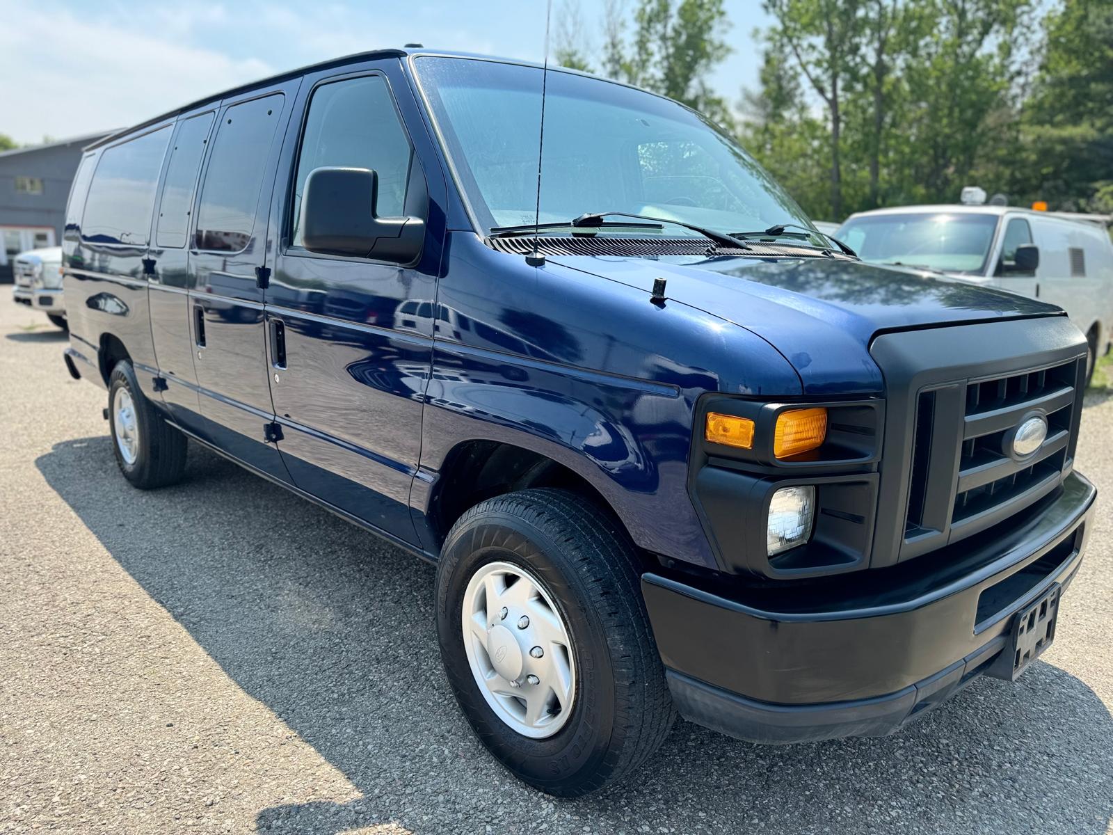 2014 Ford Econoline Wagon 15 Passenger Extended LOW KM