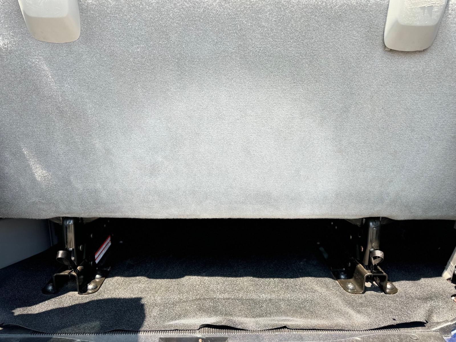 2014 Ford Econoline Wagon 15 Passenger Extended LOW KM