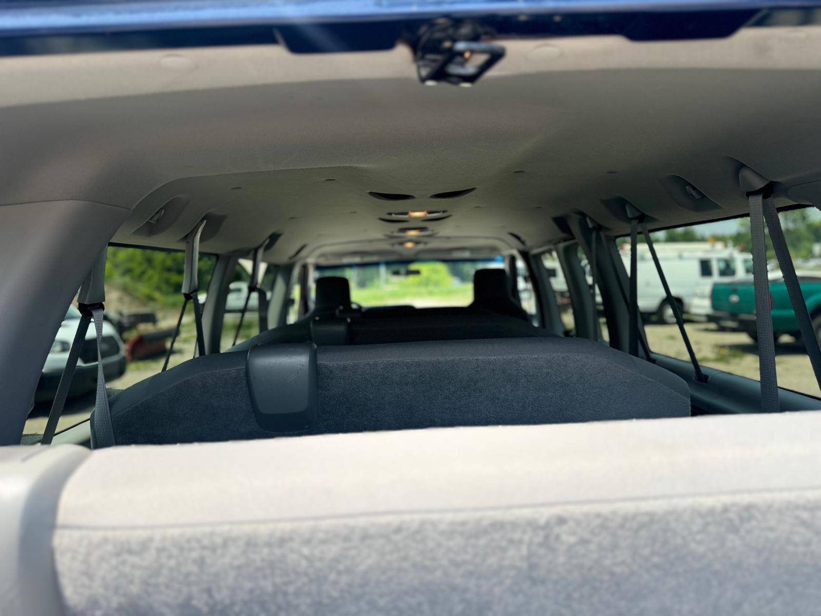 2014 Ford Econoline Wagon 15 Passenger Extended LOW KM