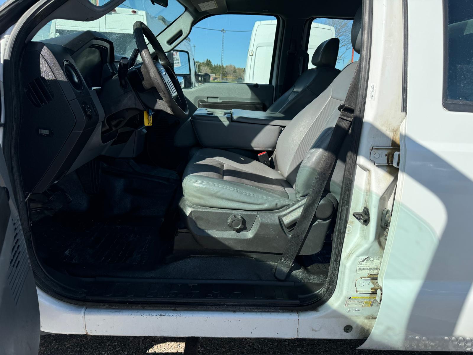 2015 Ford Super Duty F-350 SRW 4×4 Box Cap Crewcab