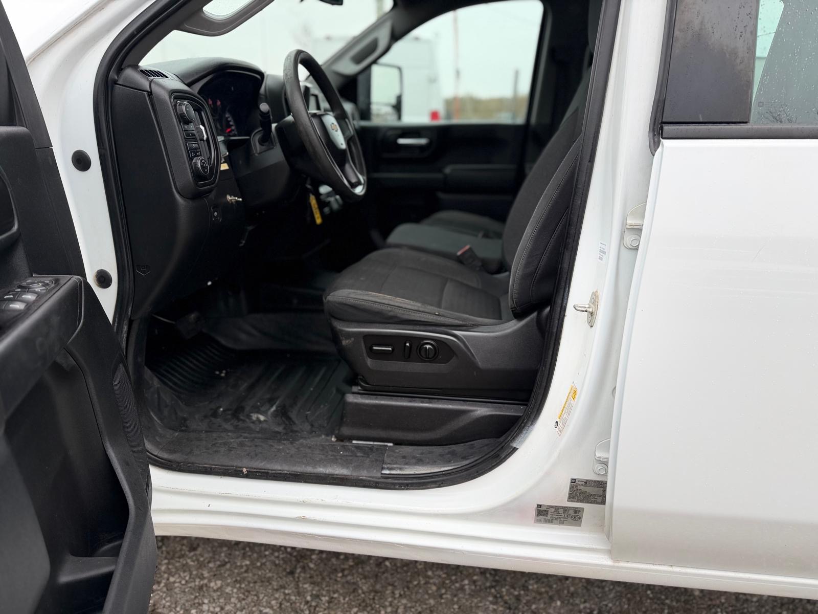 2020 Chevrolet Silverado 2500HD 4×4, 8 Ft. Box