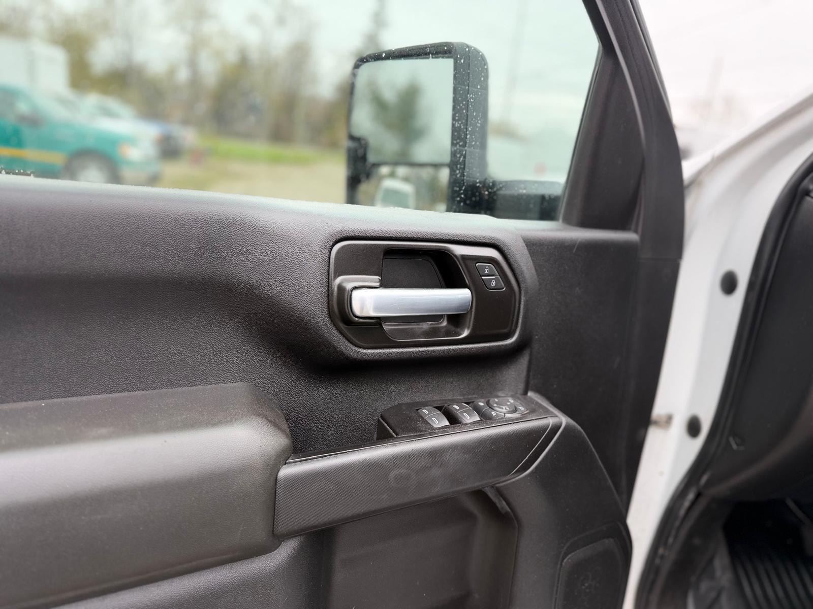 2020 Chevrolet Silverado 2500HD 4×4, 8 Ft. Box