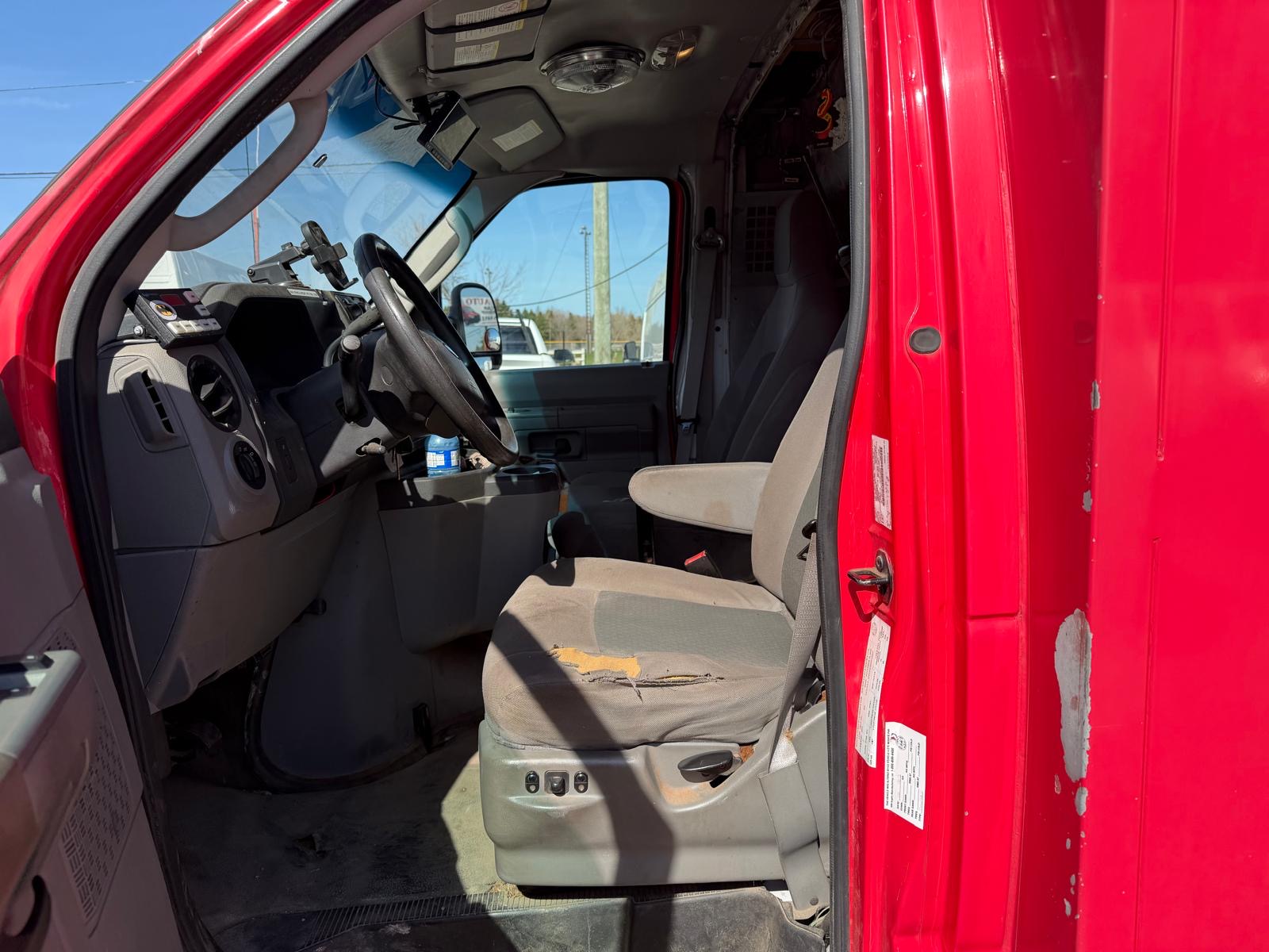 2015 Ford Econoline Commercial Cutaway and Bucket Lift