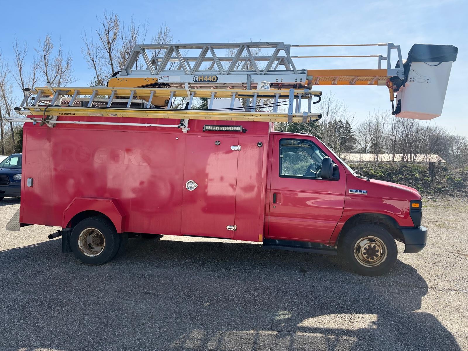 2015 Ford Econoline Commercial Cutaway and Bucket Lift