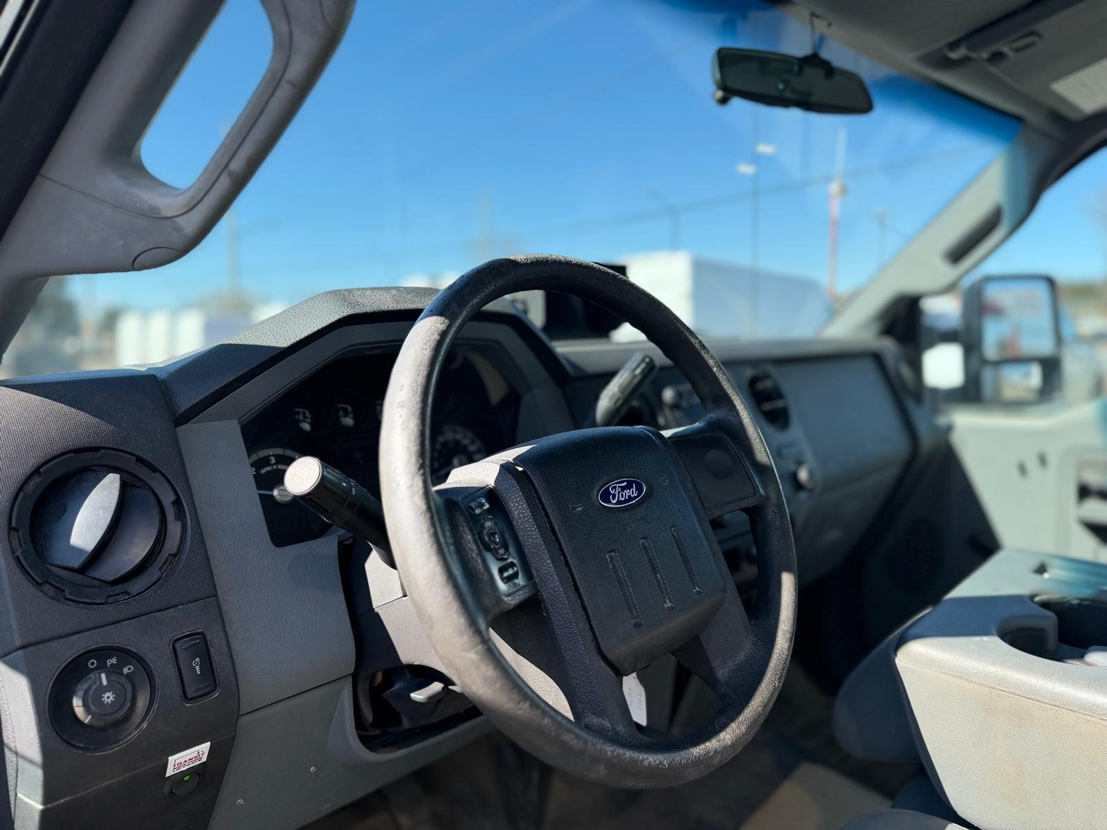 2015 Ford Super Duty F-550 DRW Cube Van