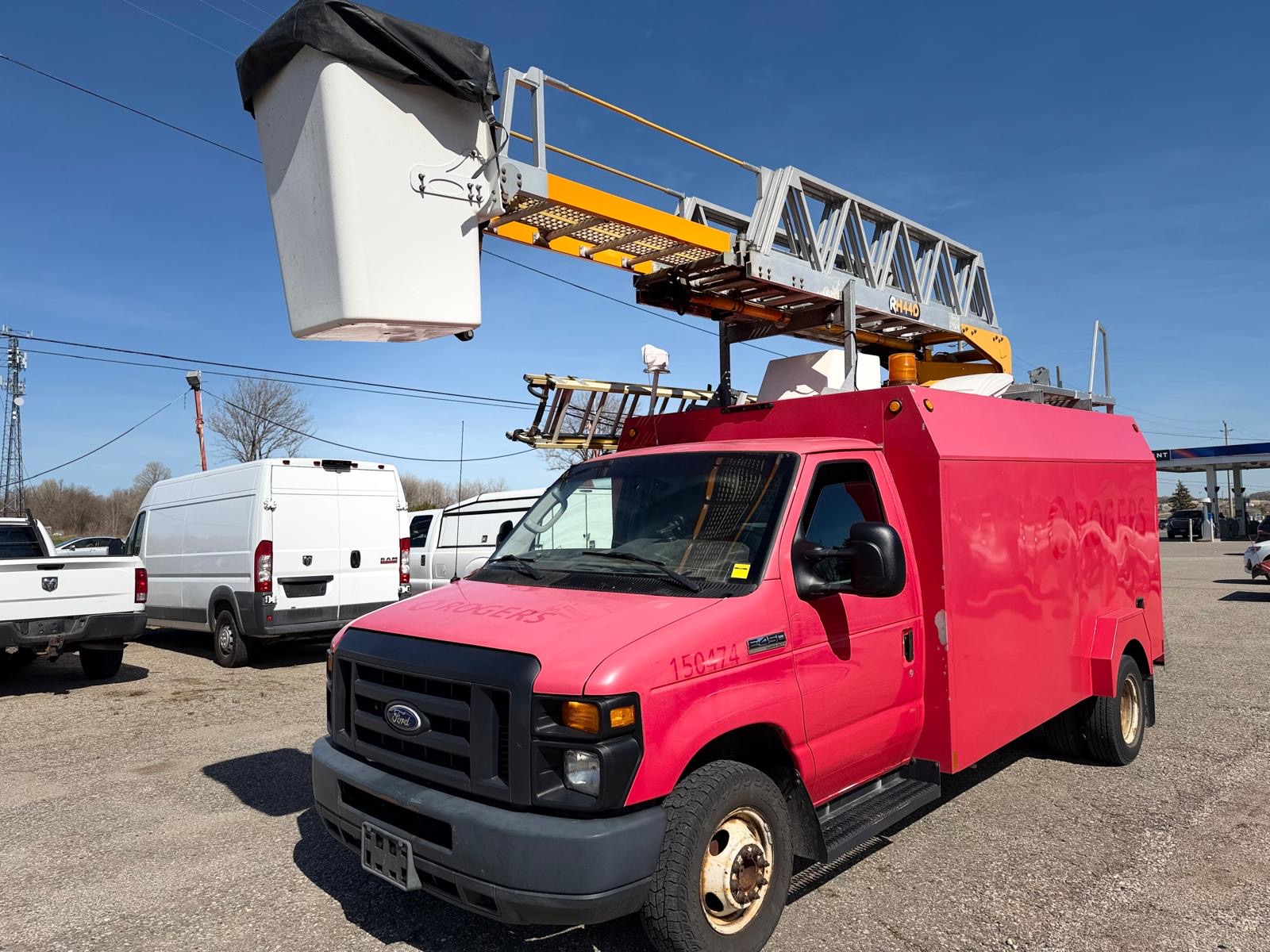 2015 Ford Econoline Commercial Cutaway and Bucket Lift