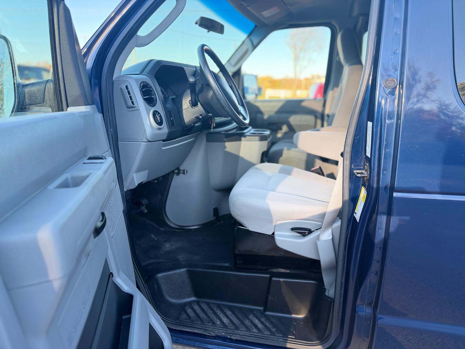 2013 Ford Econoline Wagon 15 Passenger Extended