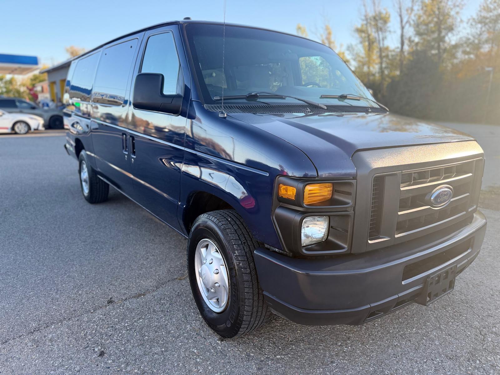 2013 Ford Econoline Wagon 15 Passenger Extended
