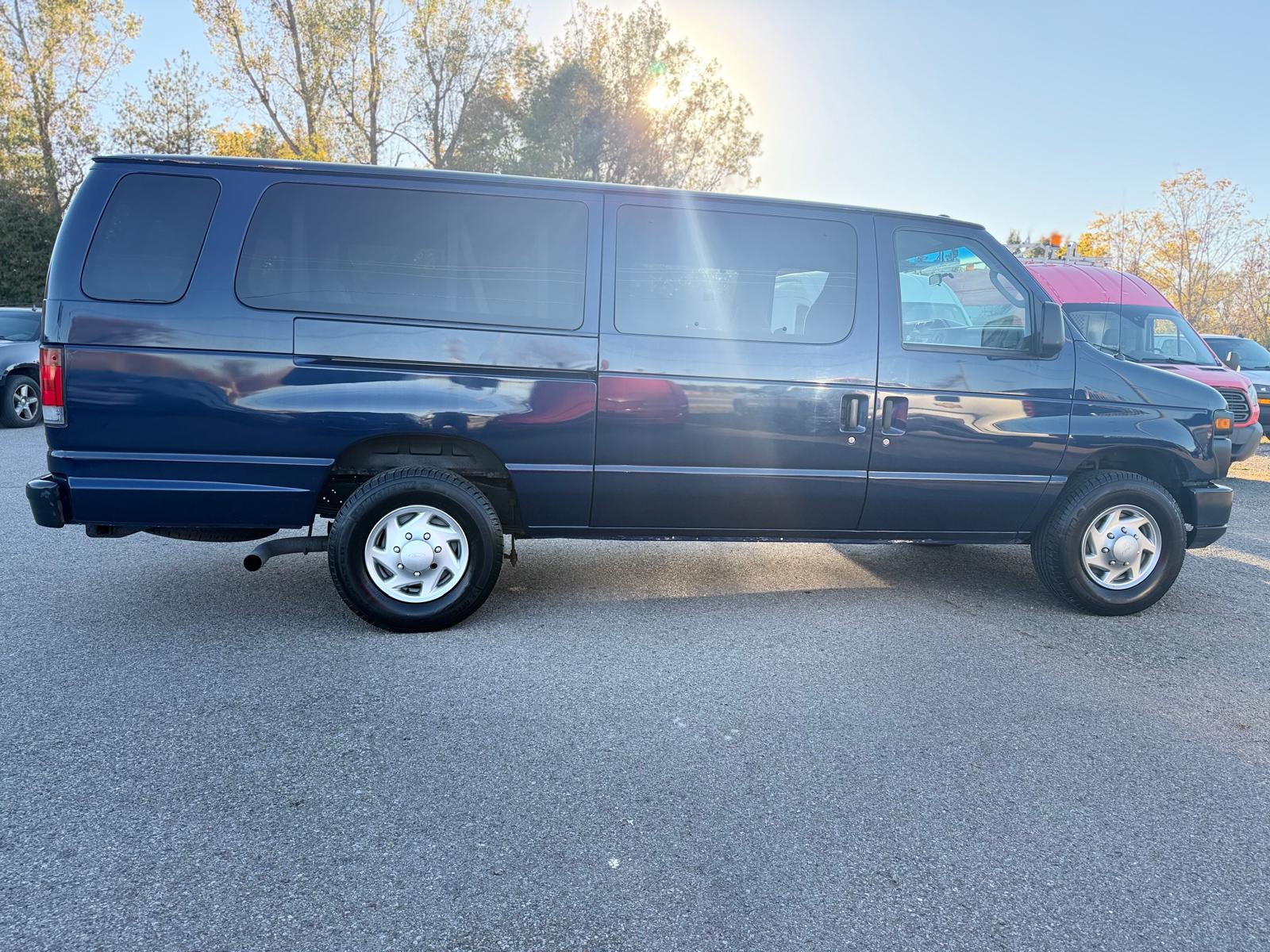 2013 Ford Econoline Wagon 15 Passenger Extended