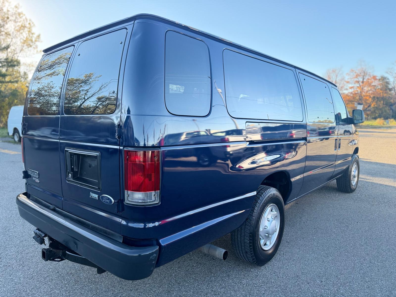 2013 Ford Econoline Wagon 15 Passenger Extended