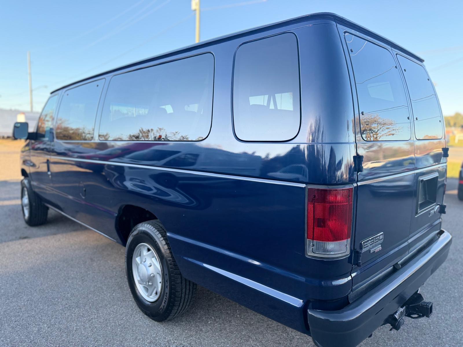 2013 Ford Econoline Wagon 15 Passenger Extended